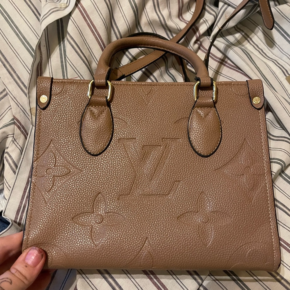 nude LV mini